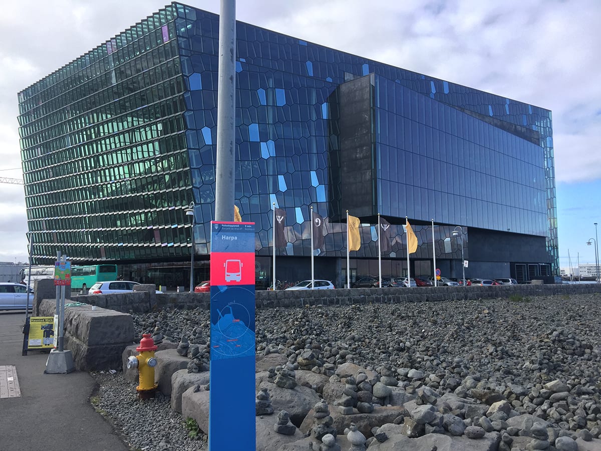 Bus stop 5 Harpa