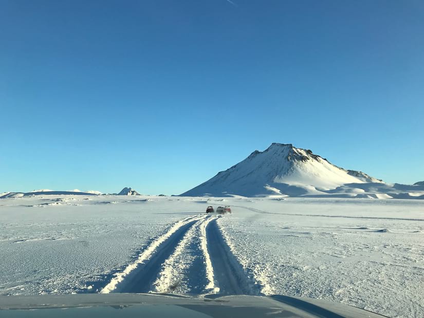 Driving through the highlands road F261 Emstruleið in winter