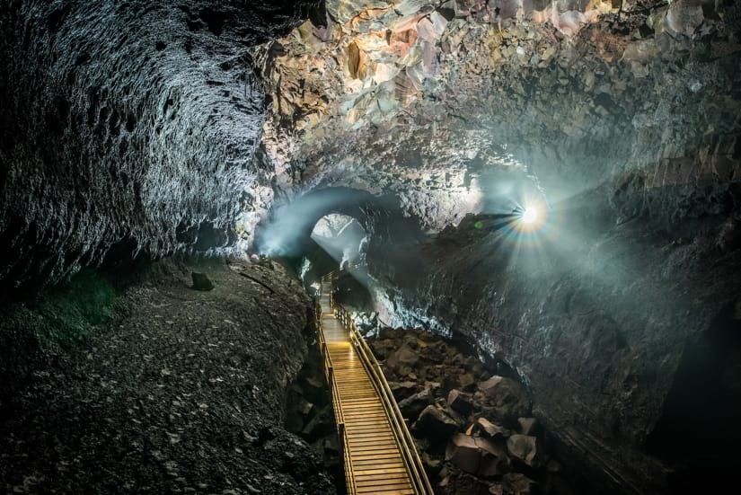 The Víðgelmir lava tube pathway